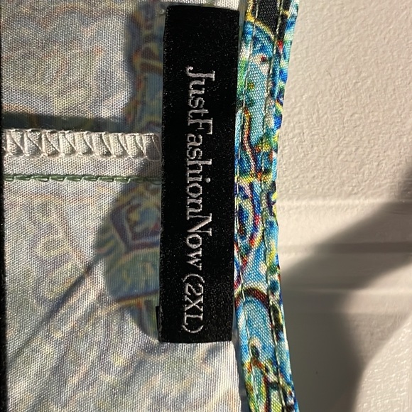 Women’s tunic.  Never worn without tags. - Picture 3 of 4